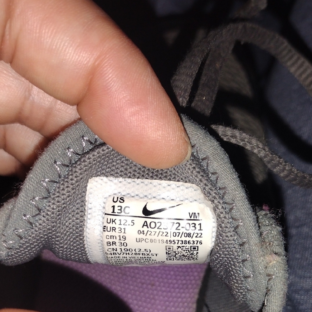 Nike Girls Black and Pink Sneakers - Picture 6 of 6